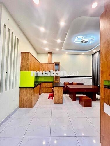 Nhà Mới Đẹp DT 180m2 1Trệt 2Lầu 3Pn 4Wc Có Đất Trống Đậu Ôtô Sân Thượg