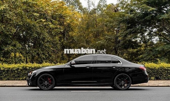 Mercedes Benz E Class 2021 E300 AMG - 18000 km