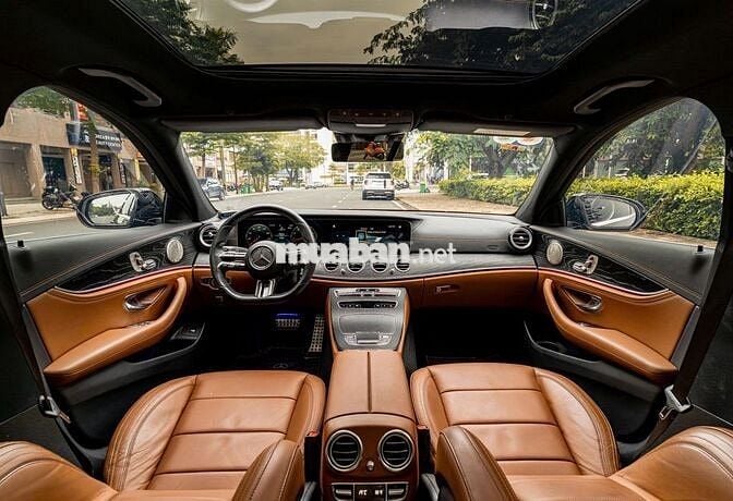 Mercedes Benz E Class 2021 E300 AMG - 18000 km