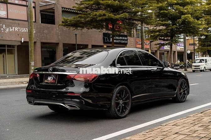 Mercedes Benz E Class 2021 E300 AMG - 18000 km