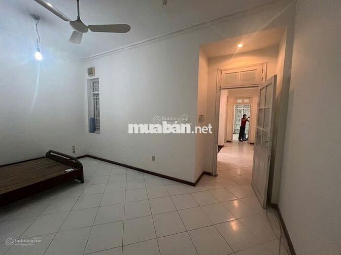 Cho thuê căn nhà 85m2 xây 4 tầng tại ngõ 93 phố Trung Kính, HN