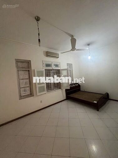 Cho thuê căn nhà 85m2 xây 4 tầng tại ngõ 93 phố Trung Kính, HN