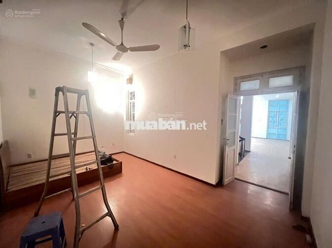 Cho thuê căn nhà 85m2 xây 4 tầng tại ngõ 93 phố Trung Kính, HN