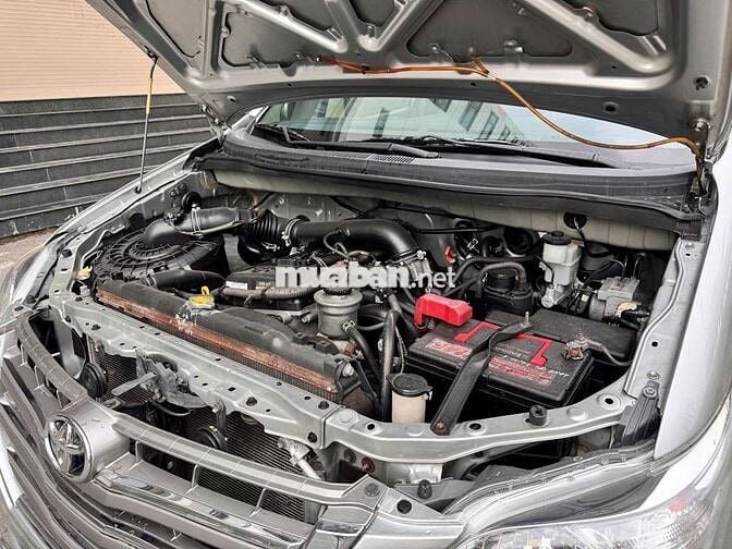 Toyota Innova 2015 V Bạc