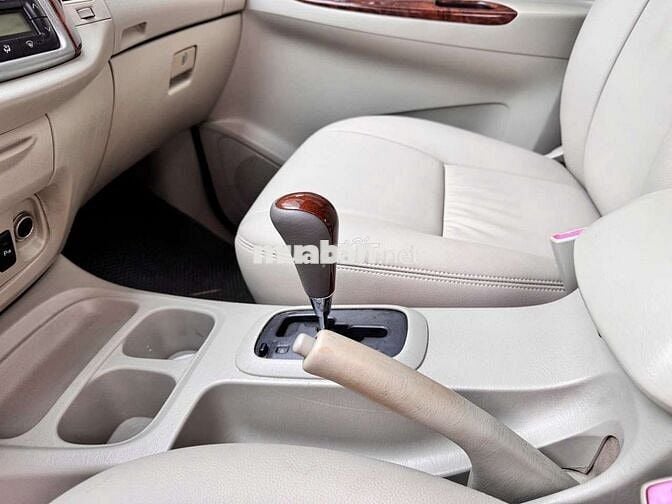 Toyota Innova 2015 V Bạc