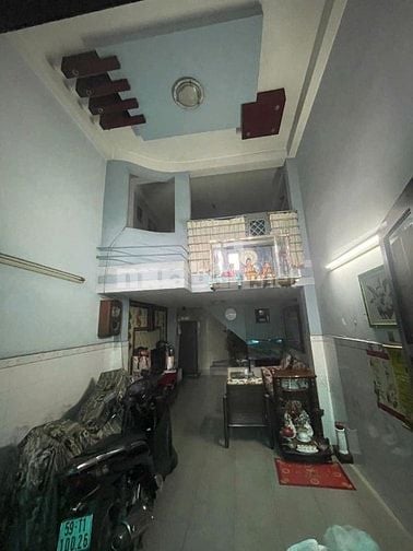 Bán nhà MT Võ Văn Kiệt Q1 102m2 5 tầng không QH