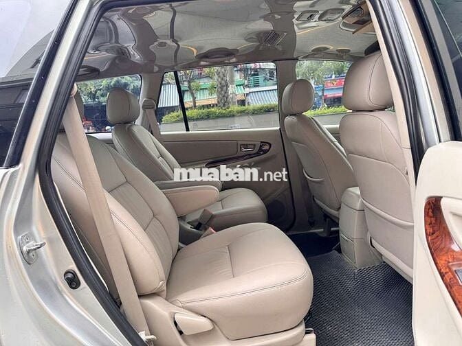 Toyota Innova 2015 V Bạc