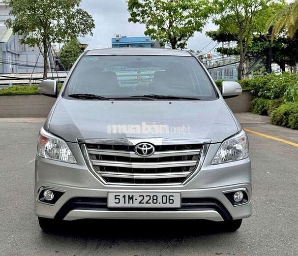 Toyota Innova 2015 V Bạc