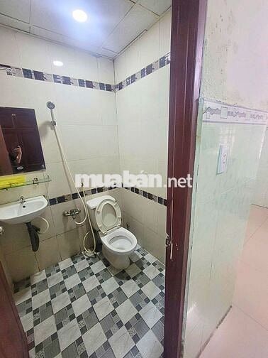 Chính chủ cho thuê nhà đang kinh doanh khách sạn 14p, có đầy đủ PCCC