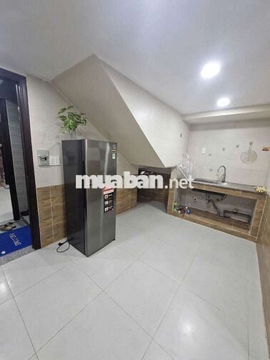 Căn nhà cao cấp trống tầng trệt