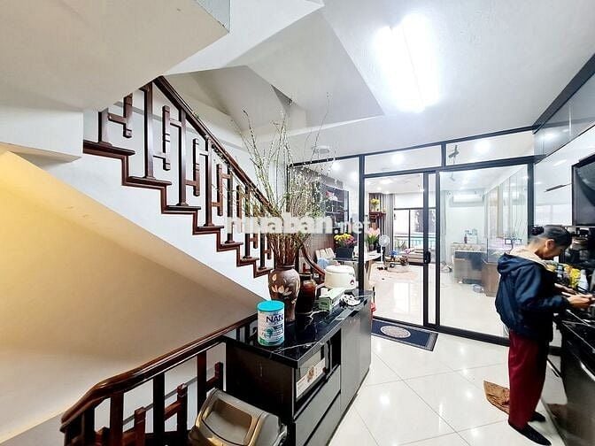 NHÀ MỚI ĐẸP DƯƠNG QUẢNG HÀM - CỰC THOÁNG- ÔTÔ VÀO NHÀ-VỊ TRÍ KIM CƯƠNG