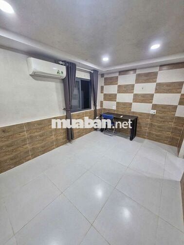 Căn nhà cao cấp trống tầng trệt