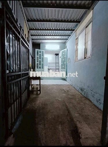 30m, Sân rất rộng, 1 lầu, thoáng mát, cây xanh, yên tỉnh