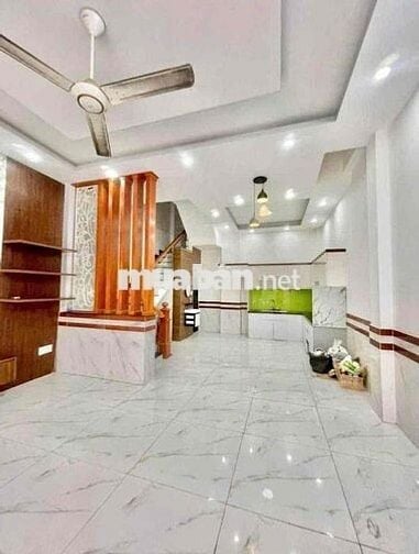 Nhà đẹp cho thuê 3 tầng 4 phòng ngủ hẻm nhựa 6m hướng Tây