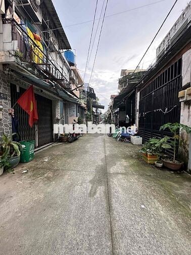 Bán nhà Bình Tân, 32m2- 3 tầng đúc, hẻm xe hơi quay đầu, 3,83 tỷ- HC