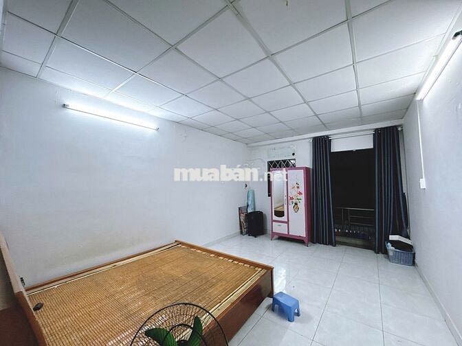 Nhà sạch sẽ,dt4*15m,1lau,2pn,2wc,cổng rào,sân đậu xe,gần đường 50m