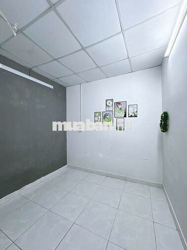 Nhà sạch sẽ,dt4*15m,1lau,2pn,2wc,cổng rào,sân đậu xe,gần đường 50m