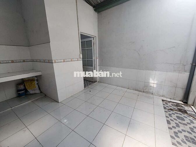 Cho thuê nhà nguyên căn dt 4❌10+1 lầu đúc 1pn 1wc có ban công