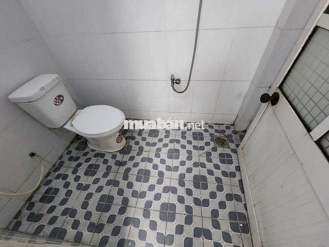 Cho thuê nhà nguyên căn dt 4❌10+1 lầu đúc 1pn 1wc có ban công