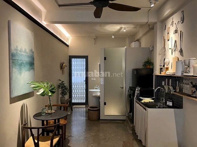 Bán căn hộ lầu 5 mặt tiền Phường Bến Thành Q1 dt: 44m giá 5 tỷ 