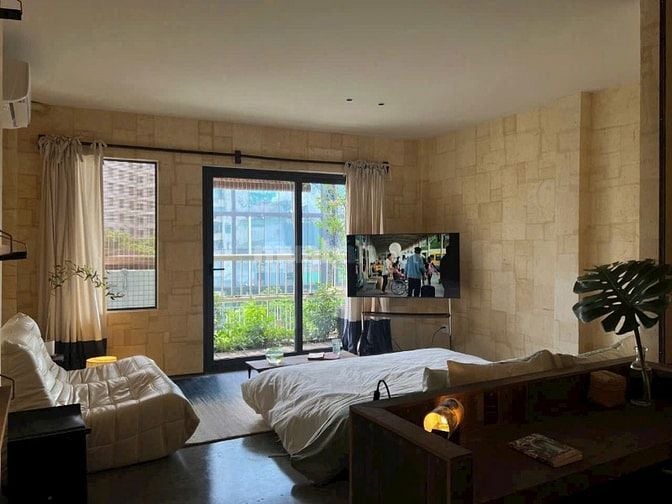 Bán căn hộ lầu 5 mặt tiền Phường Bến Thành Q1 dt: 44m giá 5 tỷ 