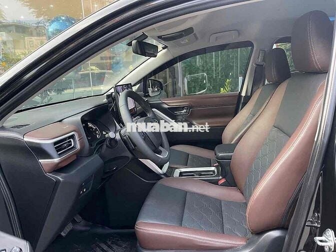 Toyota Innova Cross 2.0V Xăng Siêu Lướt 2025