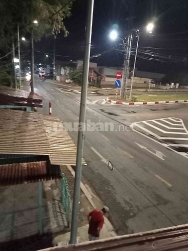 Bán nhà mặt phố.Gan chợ.Gan bên phà.Duong lớn thuận lợi kinh doanh 