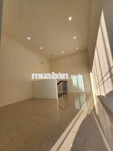 BÁN NHÀ TÂY HỒ HƠN 4 TỶ - HÀNG XÓM KĐT CIPUTRA - 20M RA OTO DỪNG ĐỖ