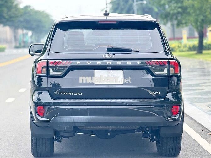 FORD EVEREST TITANIUM 2 CẦU – CHUẨN SUV ĐẲNG CẤP