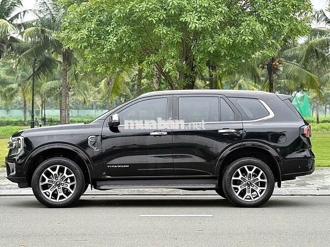 FORD EVEREST TITANIUM 2 CẦU – CHUẨN SUV ĐẲNG CẤP