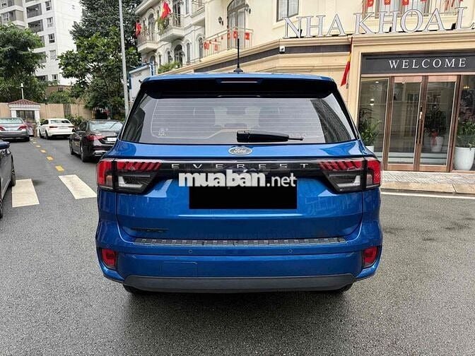 Ford Everest Sport Xanh đưa trước 350tr nhận xe