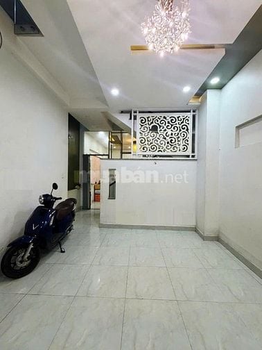 Vị trí đẹp! Sát mặt tiền Hoàng Sa, P.VTS, Q3. 4 tầng, 4.2x15m, nở hậu