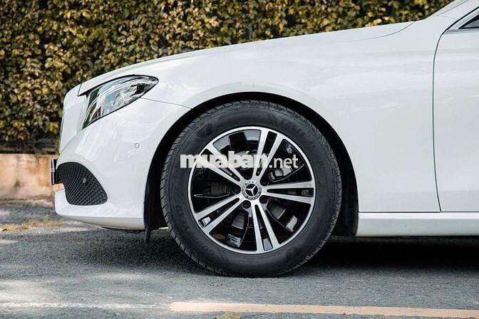 Mercedes E180 2020 - 22000 km