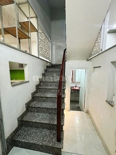 Vị trí đẹp! Sát mặt tiền Hoàng Sa, P.VTS, Q3. 4 tầng, 4.2x15m, nở hậu