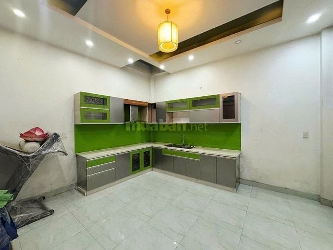 Vị trí đẹp! Sát mặt tiền Hoàng Sa, P.VTS, Q3. 4 tầng, 4.2x15m, nở hậu