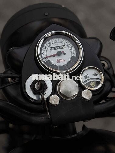 Royal Enfield Classic 500 bản Stealth Black 2 đĩa