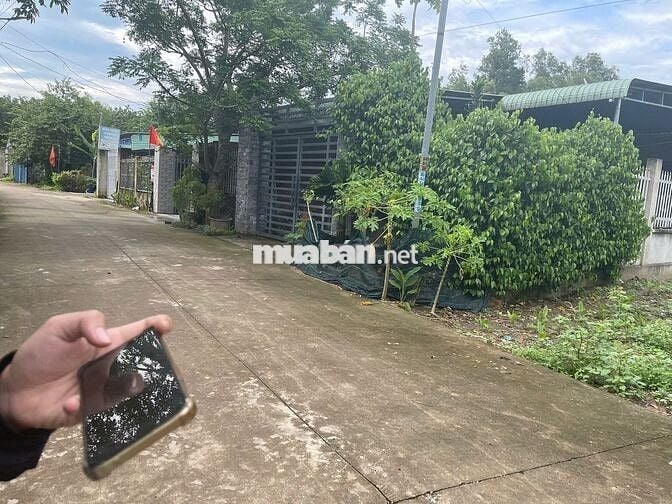 Cần ra lô đất đẹp, đối diện chợ khu dân cư hiện hữu giá 320 triệu