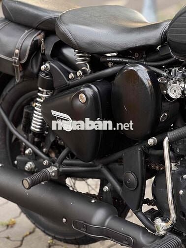 Royal Enfield Classic 500 bản Stealth Black 2 đĩa