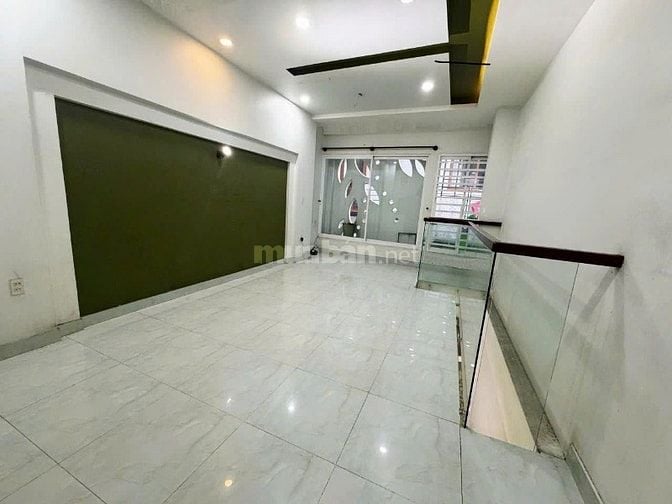 Vị trí đẹp! Sát mặt tiền Hoàng Sa, P.VTS, Q3. 4 tầng, 4.2x15m, nở hậu