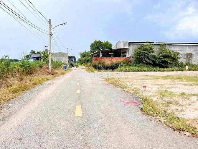 Chính chủ bán 200m2 mặt nhựa ngay chợ Trừ Văn Thố 650tr