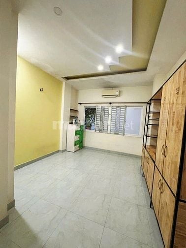 Vị trí đẹp! Sát mặt tiền Hoàng Sa, P.VTS, Q3. 4 tầng, 4.2x15m, nở hậu