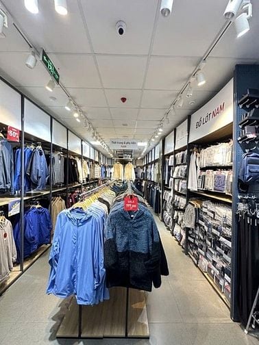 MẶT PHỐ GẦN NGÃ 3 KHÚC THỪA DỤ, CẦU GIẤY, 5T THANG MÁY, LÔ GÓC. 70M 