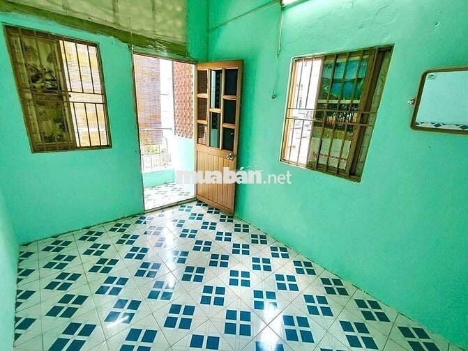 Phòng bancol lầu 1, không chung chủ đề