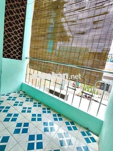 Phòng bancol lầu 1, không chung chủ đề