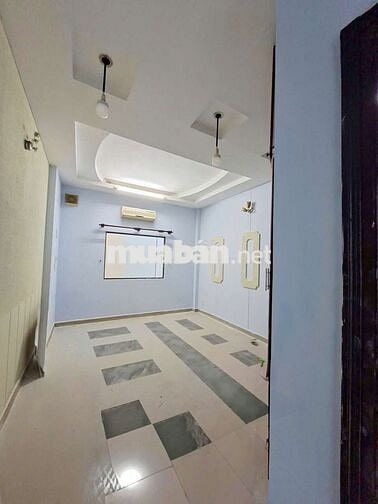 Mặt tiền Giải Phóng nhà 6PN 6wc sơn mới hoàn toàn