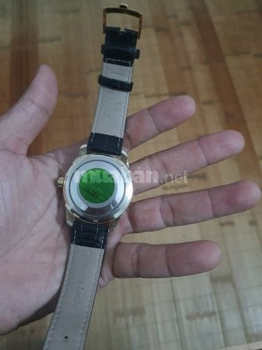 đồng hồ kim cương sáng chói siêu đẹp 