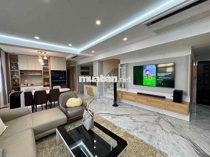 Trệt 2 Lầu Nhà Mới Có Thang Máy