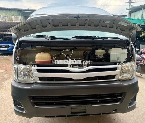 Toyota Hiace 2013 16 chỗ máy xăng, hỗ trợ hạ tải