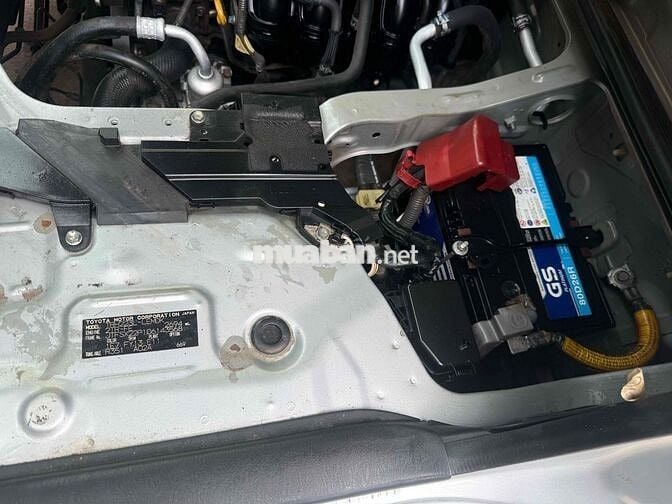 Toyota Hiace 2013 16 chỗ máy xăng, hỗ trợ hạ tải