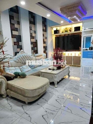 Trệt 2 Lầu Nhà Mới Có Thang Máy